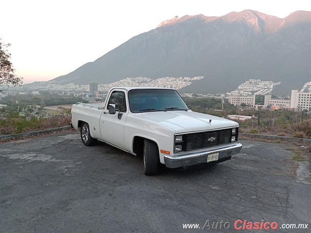 1988 Chevrolet Pick up C-20 - Desfile Monterrey Día Nacional del Auto Antiguo