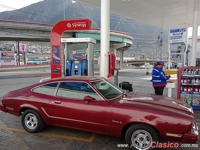 1975 Ford Mustang II - Desfile Monterrey Día Nacional del Auto Antiguo