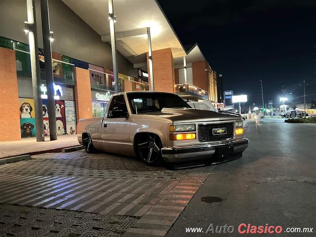 1995 Chevrolet Silverado - Desfile Monterrey Día Nacional del Auto Antiguo