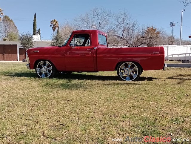 1968 Ford Custom - Desfile Monterrey Día Nacional del Auto Antiguo