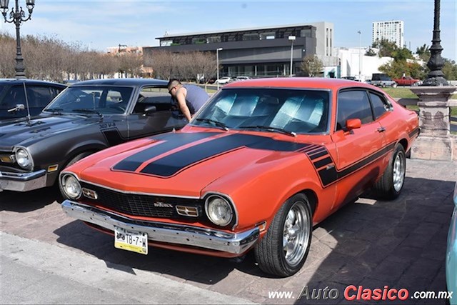 1072 Ford Maverick - Desfile Monterrey Día Nacional del Auto Antiguo