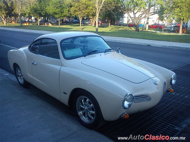 1965 Volkswagen Karmann Ghia - 24 Aniversario Museo del Auto de Monterrey