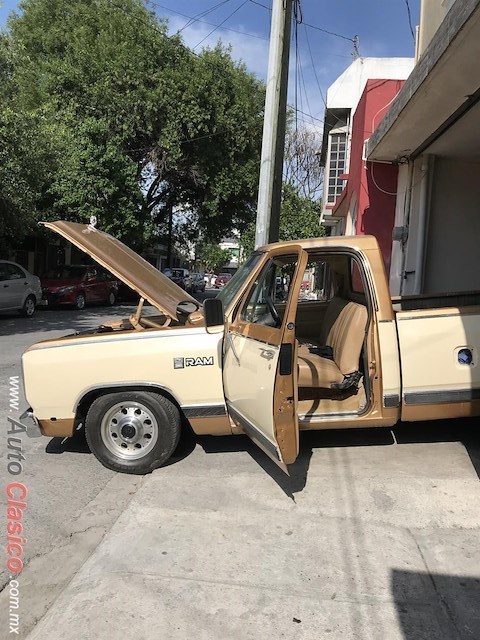 1987 Dodge Pickup - Desfile Monterrey Día Nacional del Auto Antiguo