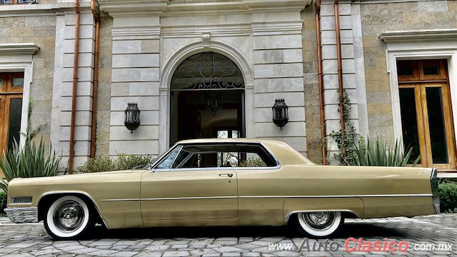 1966 Cadillac COUPE DEVILLE - Desfile Monterrey Día Nacional del Auto Antiguo