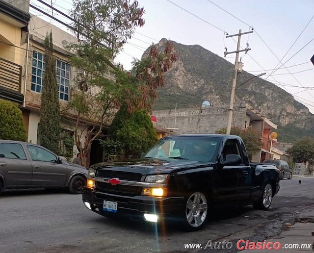 2003 Chevrolet Silverado - Desfile Monterrey Día Nacional del Auto Antiguo