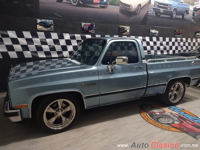 1991 Chevrolet Cheyenne - Desfile Monterrey Día Nacional del Auto Antiguo