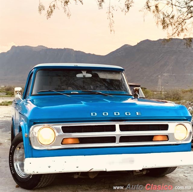 1971 DODGE D100 - Desfile Monterrey Día Nacional del Auto Antiguo