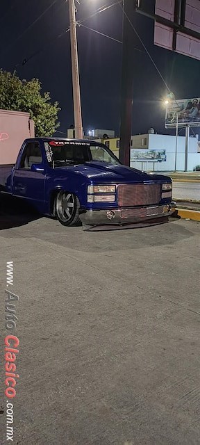 1993 Chevrolet Cheyenne - Desfile Monterrey Día Nacional del Auto Antiguo