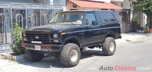 1982 Ford Bronco - Desfile Monterrey Día Nacional del Auto Antiguo