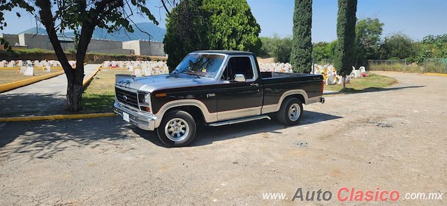 1985 Ford F200 - Desfile Monterrey Día Nacional del Auto Antiguo