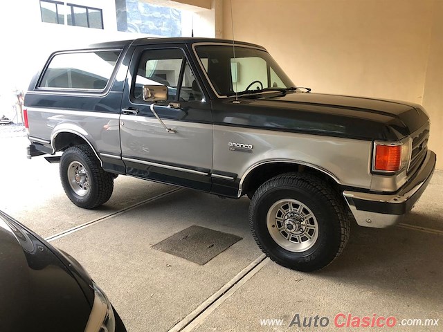 1990 FORD BRONCO XLT - Desfile Monterrey Día Nacional del Auto Antiguo