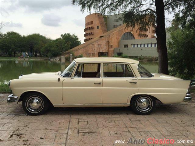 1961 Mercedes Benz 190c - Día Nacional del Auto Antiguo Monterrey 2018