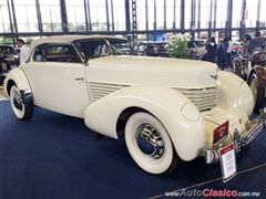 Salón Retromobile FMAAC México 2015 - Cord 812 Phaeton Sedan Supercharged 1937