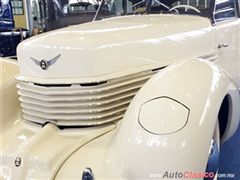 Salón Retromobile FMAAC México 2015 - Cord 812 Phaeton Sedan Supercharged 1937