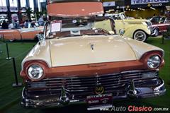 1957 Ford Fairline Skyliner. Motor V8 de 292ci que desarrolla 212hp.