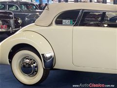 Salón Retromobile FMAAC México 2015 - Cord 812 Phaeton Sedan Supercharged 1937