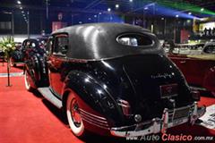 1942 Packard One Eighty, 8 cilindros en línea de 356ci con 165hp