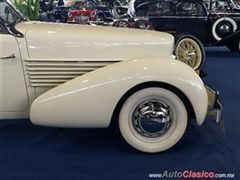 Salón Retromobile FMAAC México 2015 - Cord 812 Phaeton Sedan Supercharged 1937