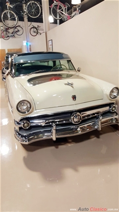 1954 Ford Crestline Skyliner