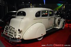 1937 Packard Sedan, 8 cilindros en línea de 282ci con 120hp