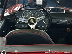 Salón Retromobile FMAAC México 2015 - Alfa Romeo Touring Spider 1960