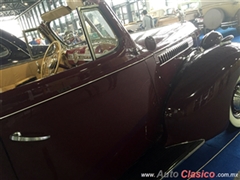 Salón Retromobile FMAAC México 2016 - 1939 Packard Convertible