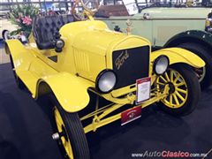 Salón Retromobile FMAAC México 2015 - Ford Speedster 1927