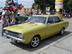 Opel Rekord 71 sedan 4 puertas