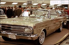 El Super Cyclone hizo su primera aparición pública en el Salón del Automóvil de Chicago del 8 al 15 de febrero de 1964