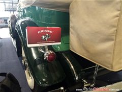 Salón Retromobile FMAAC México 2015 - Cadillac 1931 Oepra Seat Town Cabriolet