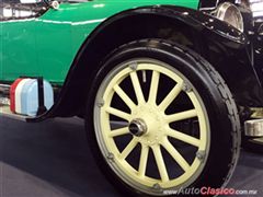 Salón Retromobile FMAAC México 2015 - Buick 45 1921