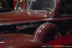 1942 Packard One Eighty, 8 cilindros en línea de 356ci con 165hp