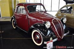 1939 Simca, 4 cilindros en línea de 570cc con 12hp