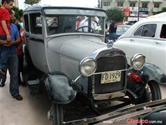 Desfile y Exposición de Autos Clásicos y Antiguos - Exhibición Parte II