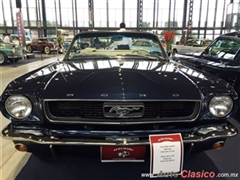 Salón Retromobile FMAAC México 2015 - Ford Mustang Convertible 1966