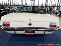 Salón Retromobile FMAAC México 2015 - Ford Mustang Convertible 1965