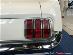 Salón Retromobile FMAAC México 2015 - Ford Mustang Convertible 1965