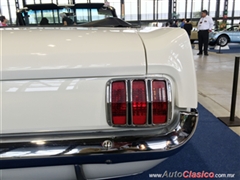 Salón Retromobile FMAAC México 2015 - Ford Mustang Convertible 1965