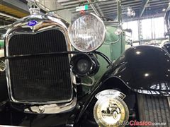 Salón Retromobile FMAAC México 2015 - Ford A Roadster 1928