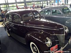 Salón Retromobile FMAAC México 2015 - Ford Deluxe 1940