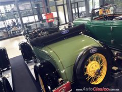 Salón Retromobile FMAAC México 2015 - Ford A Roadster 1928