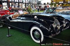 1952 Jaguar XK120. Motor 6L de 3,400cc que desarrolla 160hp