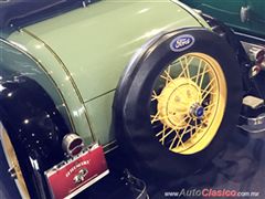 Salón Retromobile FMAAC México 2015 - Ford A Roadster 1928