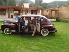 DODGE PLYMOUTH 1941 SEDAN CUATRO PUERTAS