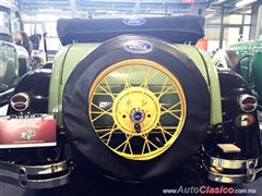 Salón Retromobile FMAAC México 2015 - Ford A Roadster 1928