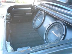 Mi Datsun 510. - Tapiceria y sonido.