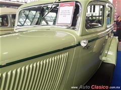 1937 Packard 6 ruedas motor 8 cilindros en línea 320 pulg3 135hp