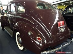 Salón Retromobile FMAAC México 2015 - Ford Deluxe 1940