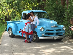 Restauración Chevy Pick Up 3100 1954 - Modelando en sesión de fotos