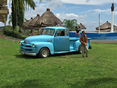 Restauración Chevy Pick Up 3100 1954 - Modelando en sesión de fotos